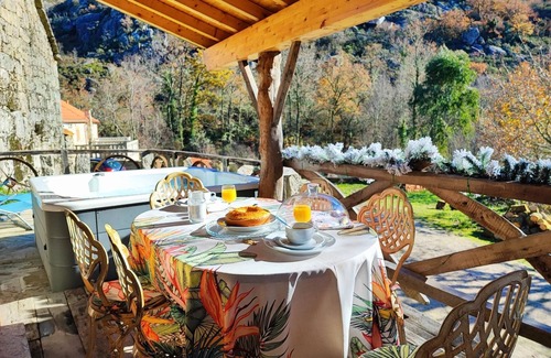 Melgaco Hütte | Curveirinha | Country House| Jacuzzi | National Park Gerês