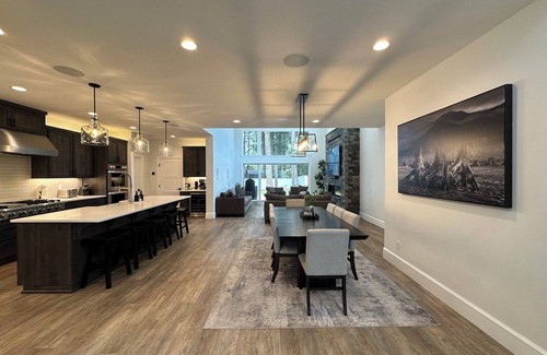 Detroit Haus | Custom-built Detroit Lake house -- walking distance to the lake and town!