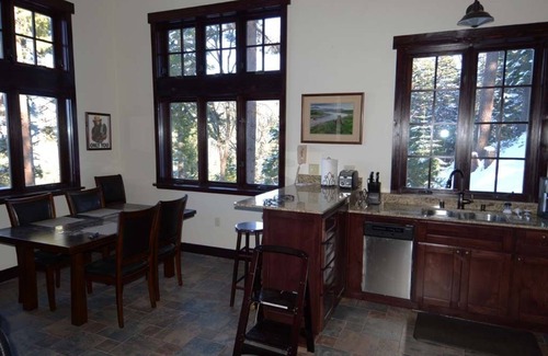 Yosemite West Hütte | Custom Cottage, Klimaanlage, Kamin, Ansichten, Private Deck, Zentral zum Par