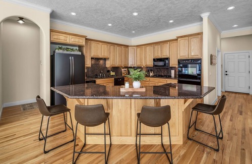 Deschutes River Woods Haus | New Listing! Custom Home ~ Private Hot Tub ~ Game Room