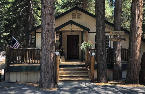 Peninsula Village Kabine | Custom Home in Almanor Pines