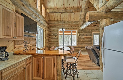 Tustin Kabine | Custom Log Cabin w / Deck & 45 Acres von Pine River!