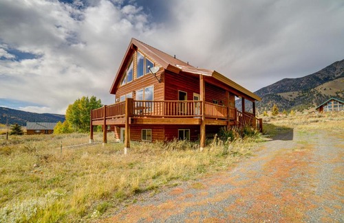 Island Park Haus | Custom Log Cabin with Views - 20 Mi to Yellowstone!