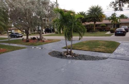 Lighthouse Point Haus | CUSTOM LUXURY POOL HOME 4 BD/ 3.1 BA