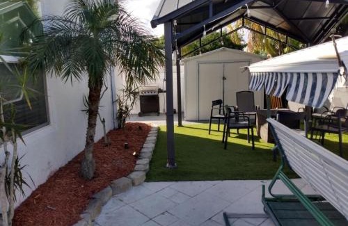 Lighthouse Point Haus | CUSTOM LUXURY POOL HOME 4 BD/ 3.1 BA