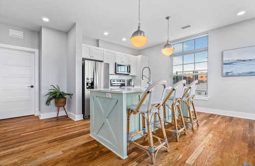 Auburn Wohnung | Custom Suite over Target - Downtown AU 209