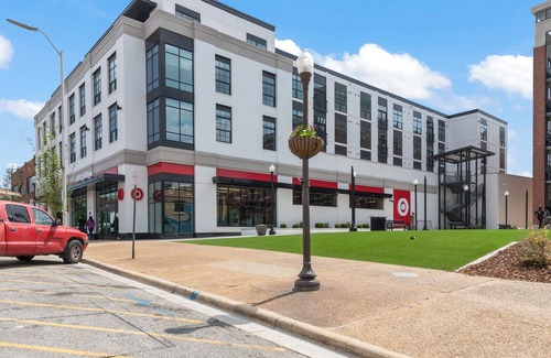 Auburn Wohnung | Custom Suite over Target - Downtown AU 209