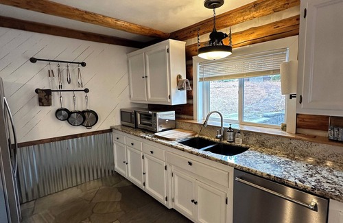 Upper Kingsbury Haus | Custom Tahoe Log Cabin Minutes to Heavenly Ski Resort & Casinos.
