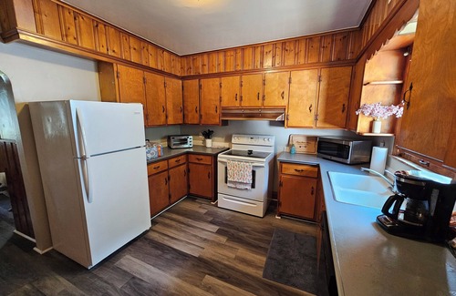 Austintown Haus | Cute 3 bd Pet Friendly house in Austintown Youngstown