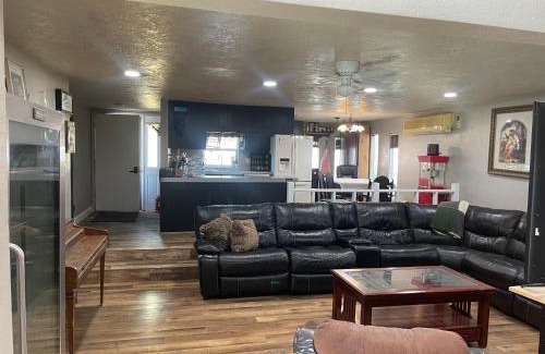 Salmon Haus | Cute 3 bedroom home in town