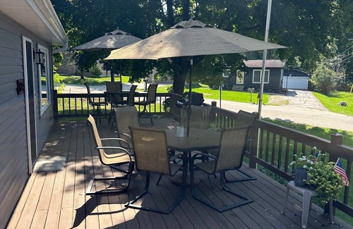 Paddock Lake Haus | Cute and Cozy Cottage by the Lake! Kayaks! Paddleboard! HUGE Deck w/ Great Views