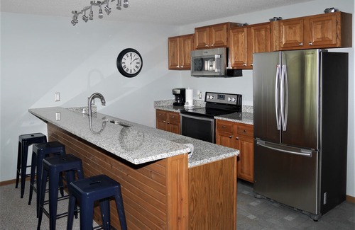 Osage Beach Eigentumswohnung | Cute and cozy lake condo with cove water views (30x10 slip FREE with a rent).