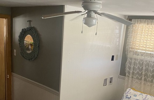 Leesburg Hütte | Cute and Quaint on the Irish channel of the Barbee Chain of lakes.