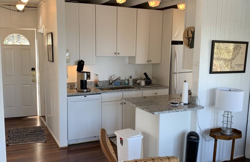 Tracys Landing Haus | Cute Bay Home/Fantastic View and Sandy Beach