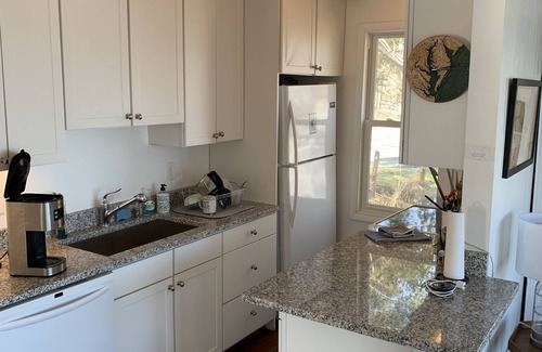 Tracys Landing Haus | Cute Bay Home/Fantastic View and Sandy Beach