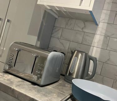 Manchester Wohnung | Cute, Comfortable & Classy Condo