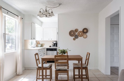 Waters Park Haus | Cute n' Cozy Retreat in Central Austin