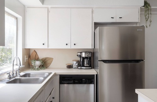Waters Park Haus | Cute n' Cozy Retreat in Central Austin