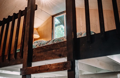 Gainesville Haus | Cute Ozark Mountain cabin in the woods: a quiet escape or adventurous exploring