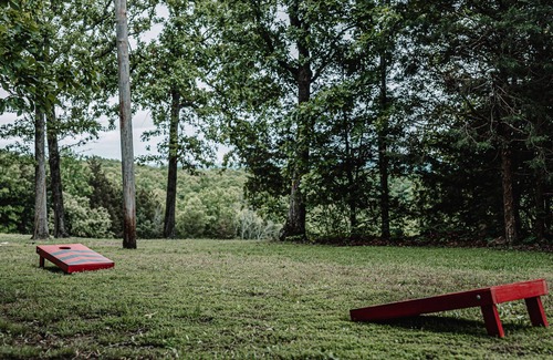 Gainesville Haus | Cute Ozark Mountain cabin in the woods: a quiet escape or adventurous exploring