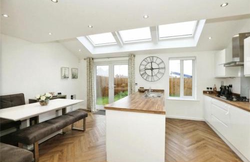 Crewe Haus | CW Detatched Home