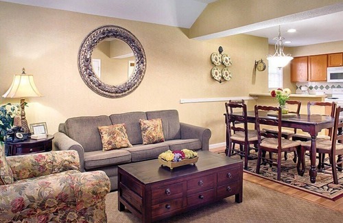 Villa Rica Eigentumswohnung | CW Villas at Fairfield |2BR/2BA King Balcony Suite