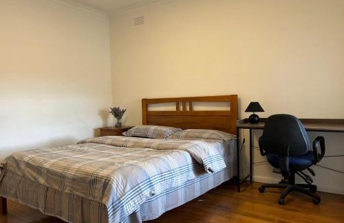Bundoora Haus | D环境优雅近商区别墅大房elegant environment, large rooms near commercial villas