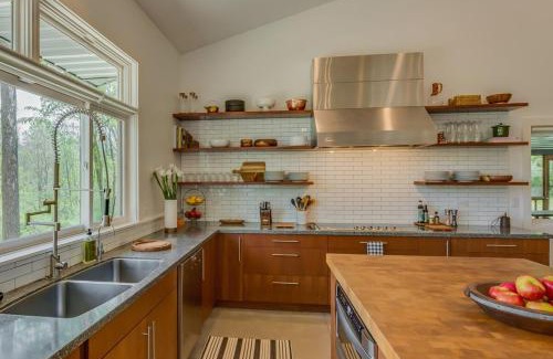 Berrien Springs Haus | Dahlia By Dwell Vacations