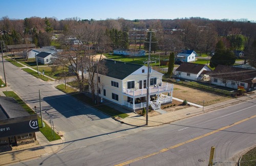 Onekama Eigentumswohnung | Dala House Suite #3 with King Size Bed