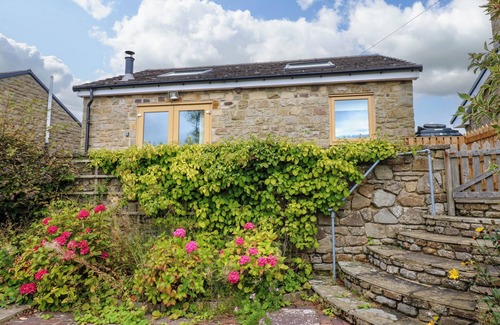 Woodland Hütte | DALE VIEW, pet friendly, with open fire in Cockfield