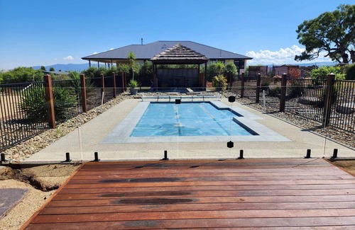 Mansfield Haus | Dan's Rise - With luxurious pool