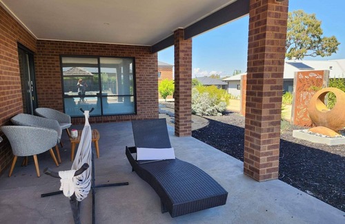 Mansfield Haus | Dan's Rise - With luxurious pool
