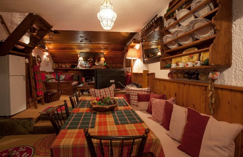 Eptalofos Skihütte | Dandy auf dem Hügel in Agoriani | Chalet Iris 80er Jahre. q.m | Bis zu sechs Personen