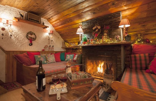 Eptalofos Skihütte | Dandy auf dem Hügel in Agoriani | Chalet Iris 80er Jahre. q.m | Bis zu sechs Personen