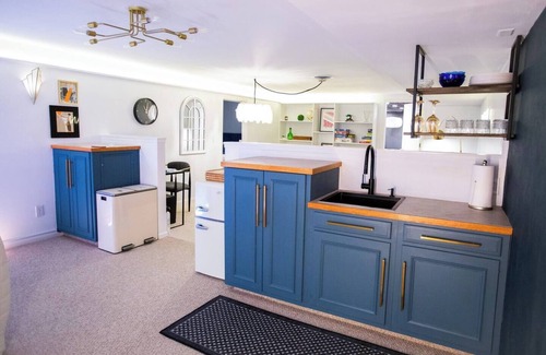 Kalamazoo Wohnung | Dapper Deco Private Basement