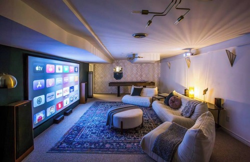 Kalamazoo Wohnung | Dapper Deco Private Basement