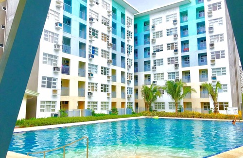 Sasa Eigentumswohnung | Davao Condo 2BR Unit Pool WiFi Netflix