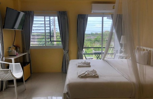 Saen Suk Haus | Day II Hotel