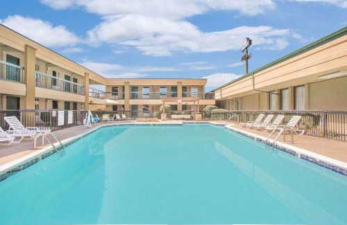 Gadsden Hotel | Days Inn by Wyndham Attalla