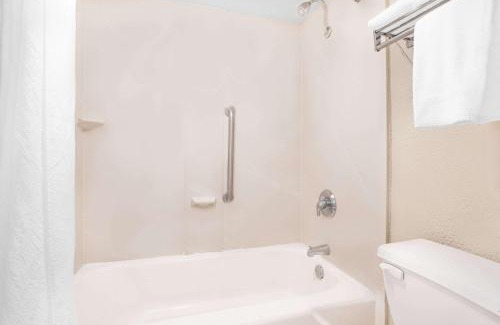 Gadsden Hotel | Days Inn by Wyndham Attalla