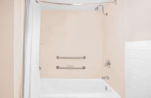 Gadsden Hotel | Days Inn by Wyndham Attalla