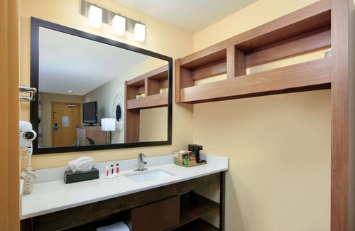 Batesville Hotel | Days Inn by Wyndham Batesville