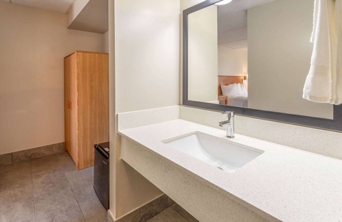 Birch Run Hotel | Days Inn by Wyndham Birch Run