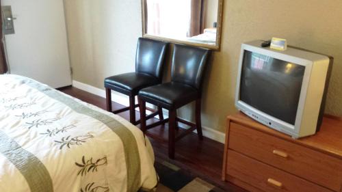 Cocoa Hotel | Days Inn by Wyndham Cocoa Cruiseport West At I-95/524