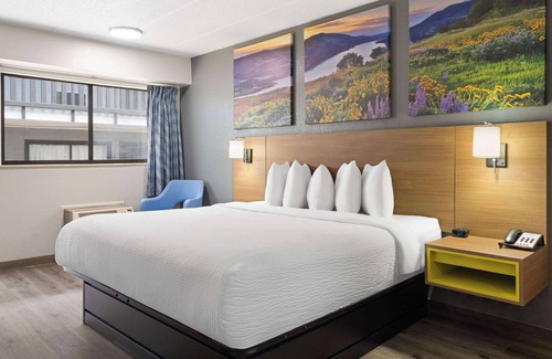 Crosswoods Hotel | Days Inn by Wyndham Columbus/Worthington