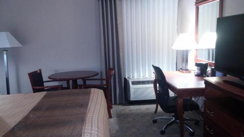 Englewood Hotel | Days Inn by Wyndham Englewood Dayton Airport