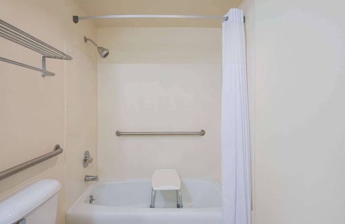 Fremont Hotel | Days Inn by Wyndham Fremont