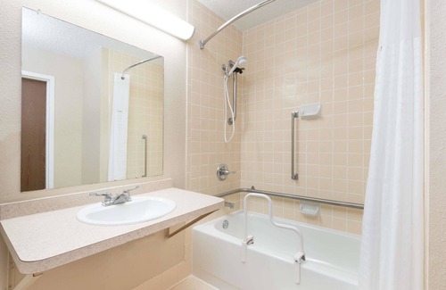 Gillette Hotel | Days Inn by Wyndham Gillette