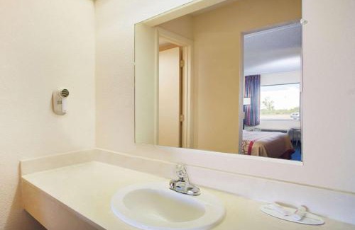 Greeneville Hotel | Days Inn by Wyndham Greeneville