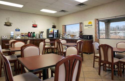 Huntington Hotel | Days Inn by Wyndham Huntington